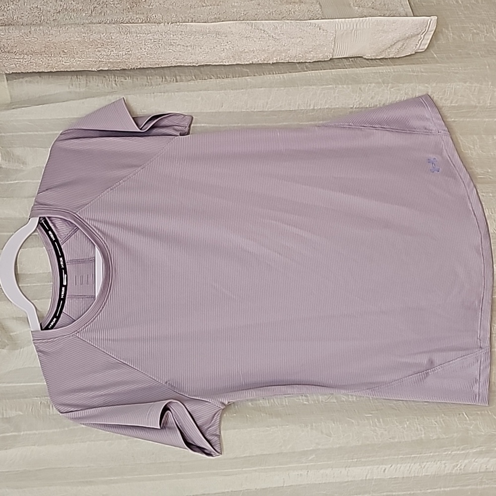 Under Armour short sleeve shirt